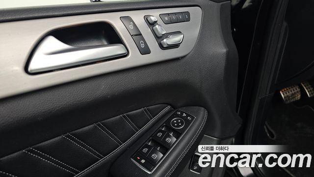 Mercedes-Benz GLE-Class 2018 — photo 28