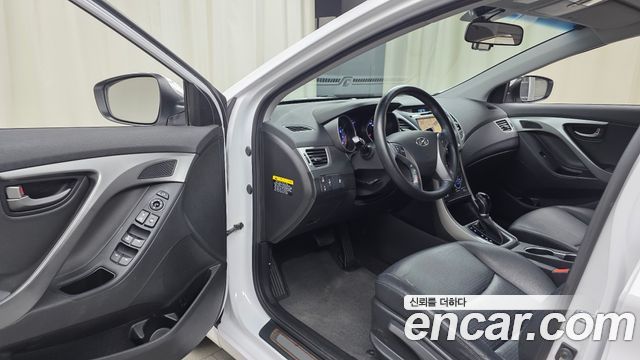 Hyundai AVANTE 2015 — photo 13