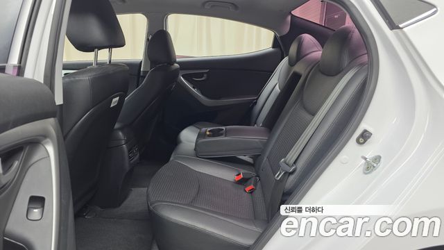 Hyundai AVANTE 2015 — photo 18