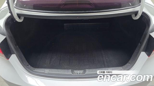 Hyundai AVANTE 2015 — photo 26