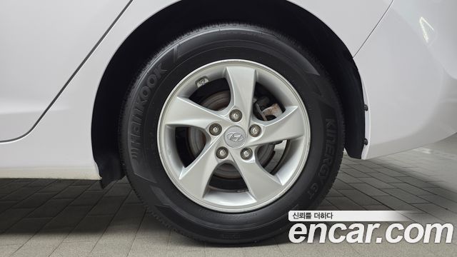 Hyundai AVANTE 2015 — photo 7