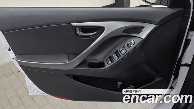 Hyundai AVANTE 2015 — photo 14