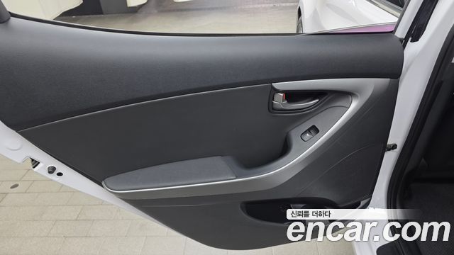 Hyundai AVANTE 2015 — photo 15