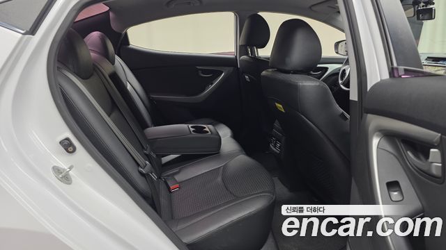 Hyundai AVANTE 2015 — photo 16