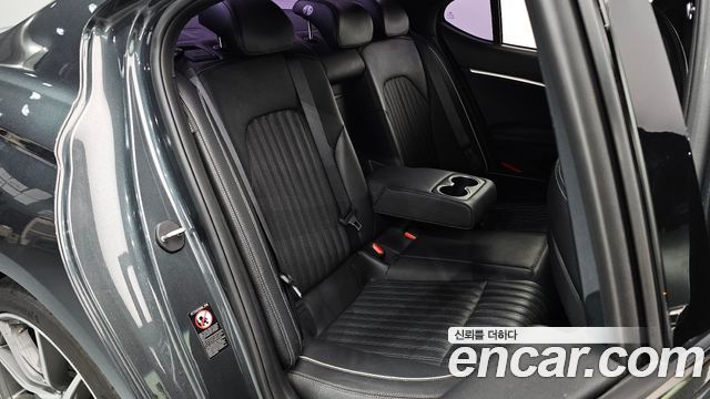 Genesis G70 2018 — photo 16