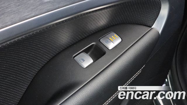 Genesis G70 2018 — photo 28