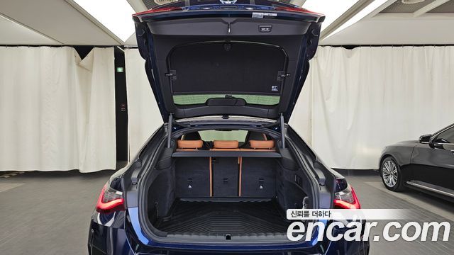 BMW i4 2022 — photo 26
