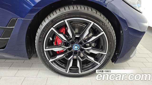 BMW i4 2022 — photo 7