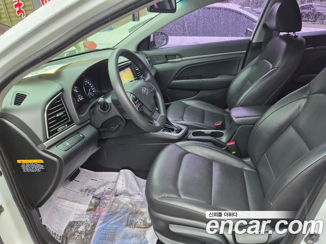 Hyundai AVANTE 2017 — photo 10