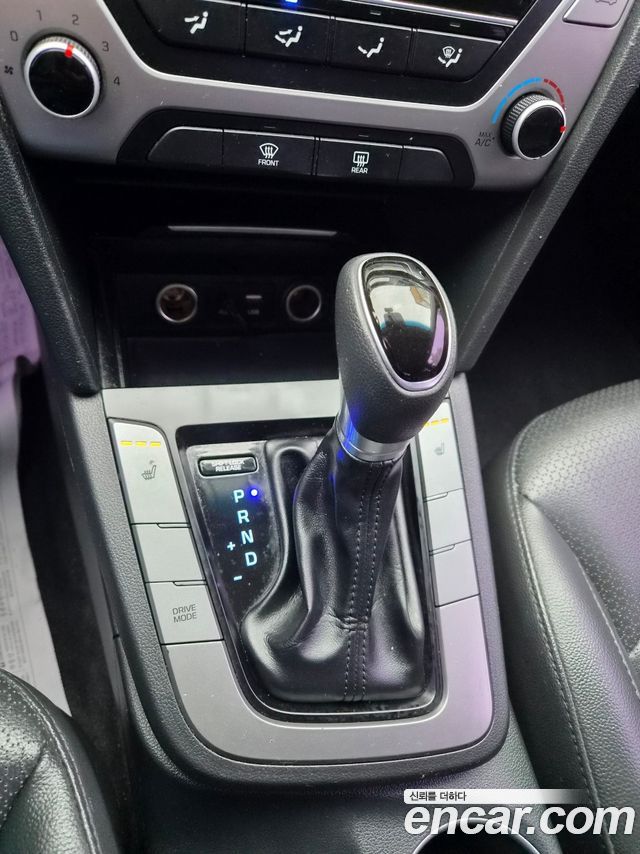 Hyundai AVANTE 2017 — photo 15