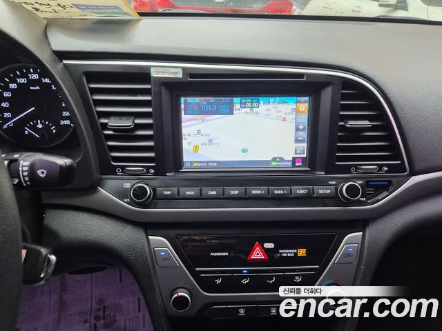 Hyundai AVANTE 2017 — photo 16