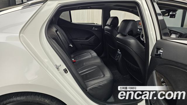 Kia K5 2011 — photo 12