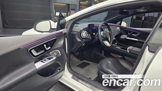 Mercedes-Benz EQE 2023 — photo 13