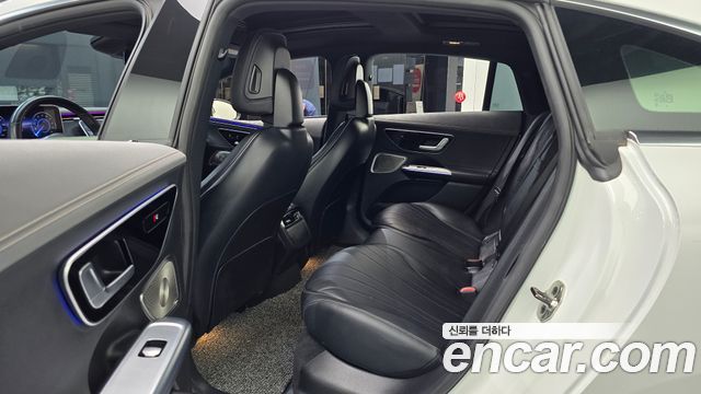 Mercedes-Benz EQE 2023 — photo 17