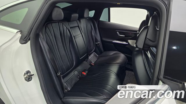 Mercedes-Benz EQE 2023 — photo 18