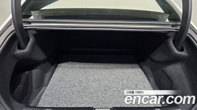 Mercedes-Benz EQE 2023 — photo 30