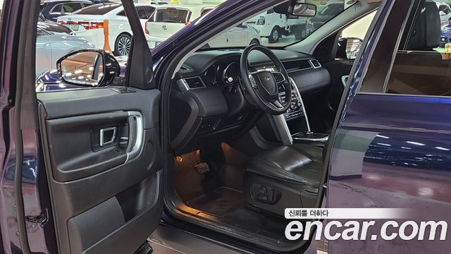 Land Rover Discovery Sport 2017 — photo 10