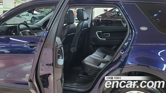 Land Rover Discovery Sport 2017 — photo 11