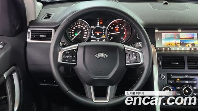 Land Rover Discovery Sport 2017 — photo 13