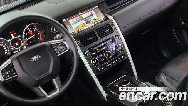 Land Rover Discovery Sport 2017 — photo 15