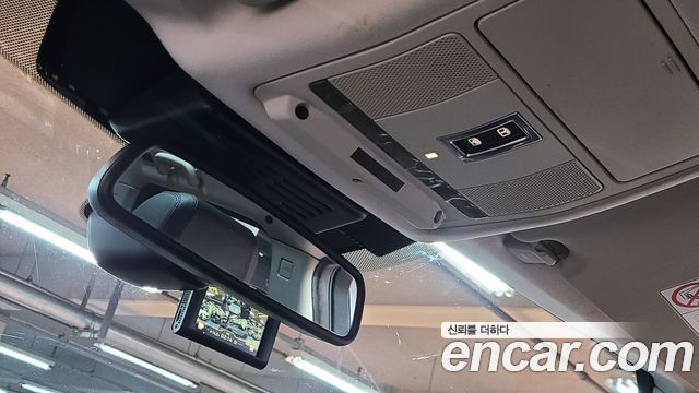 Land Rover Discovery Sport 2017 — photo 16