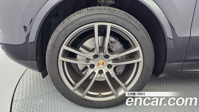 Porsche Cayenne 2021 — photo 5
