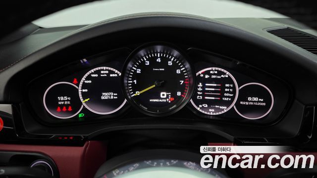 Porsche Cayenne 2021 — photo 8