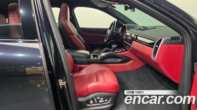 Porsche Cayenne 2021 — photo 11