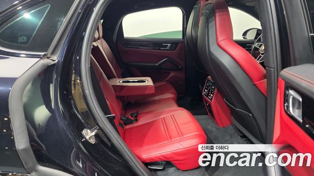 Porsche Cayenne 2021 — photo 12