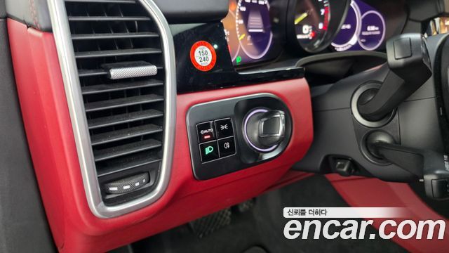 Porsche Cayenne 2021 — photo 17
