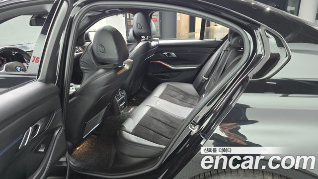 BMW 3-Series 2022 — photo 17