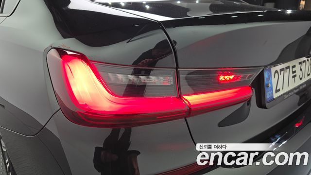 BMW 3-Series 2022 — photo 9