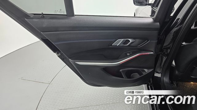 BMW 3-Series 2022 — photo 15