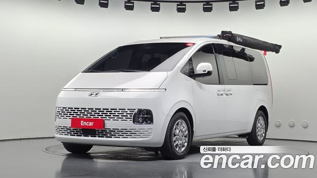 Hyundai Staria 2023 — photo 1