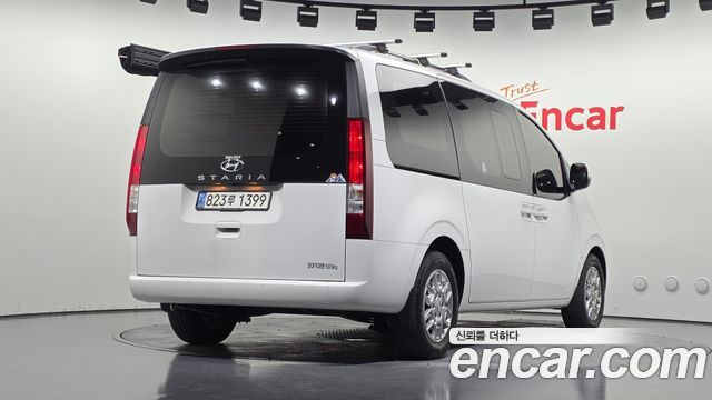 Hyundai Staria 2023 — photo 2