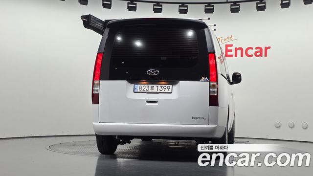 Hyundai Staria 2023 — photo 4