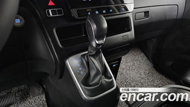 Hyundai Staria 2023 — photo 9