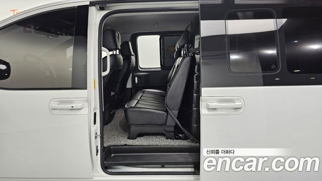 Hyundai Staria 2023 — photo 11