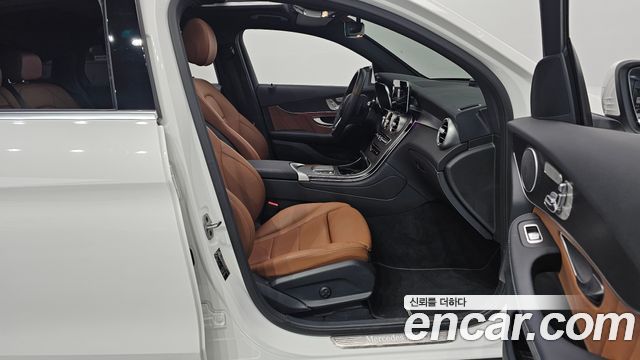 Mercedes-Benz GLC-Class 2021 — photo 16