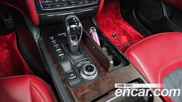 Maserati Quattroporte 2017 — photo 12