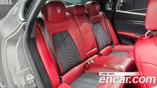 Maserati Quattroporte 2017 — photo 17