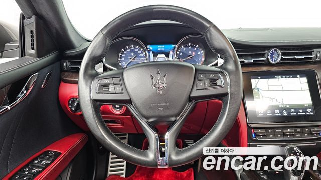Maserati Quattroporte 2017 — photo 19