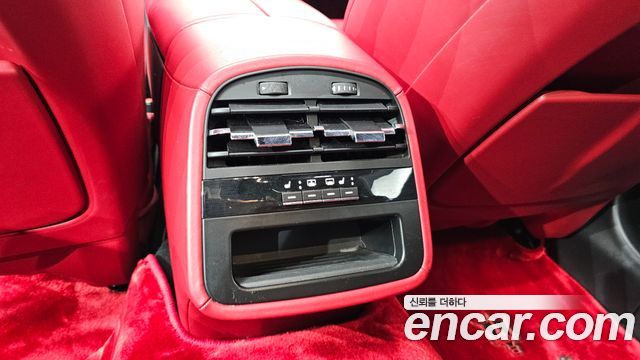Maserati Quattroporte 2017 — photo 26
