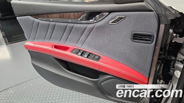 Maserati Quattroporte 2017 — photo 14