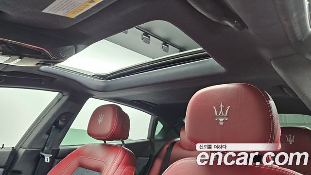 Maserati Quattroporte 2017 — photo 33