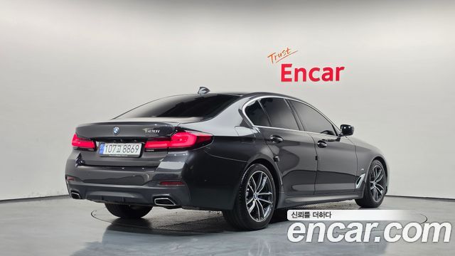 BMW 5-Series 2021 — photo 2