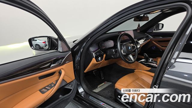 BMW 5-Series 2021 — photo 13