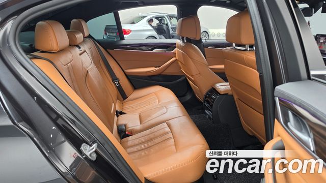 BMW 5-Series 2021 — photo 17