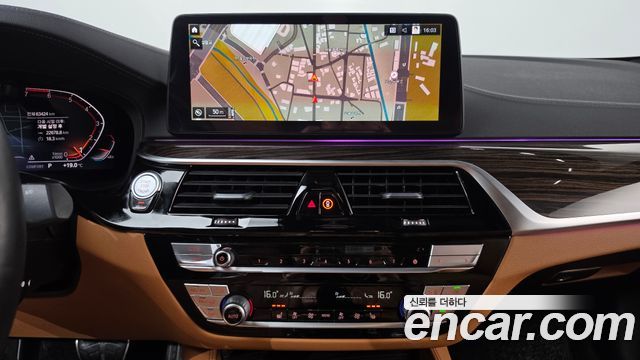 BMW 5-Series 2021 — photo 19