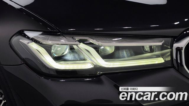 BMW 5-Series 2021 — photo 8